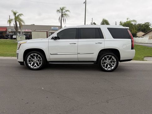 Used 2016 Cadillac Escalade Luxury AWD/4WD image 5