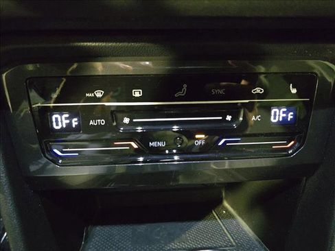 Used 2022 Volkswagen Tiguan SE R-Line image 24