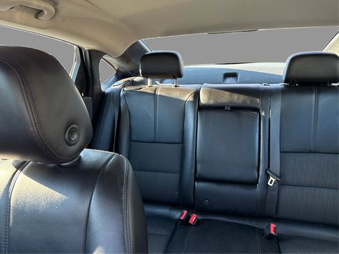 Used 2017 Chevrolet Impala LT w/ Convenience Package image 17