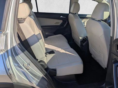 Used 2021 Volkswagen Tiguan SE image 17
