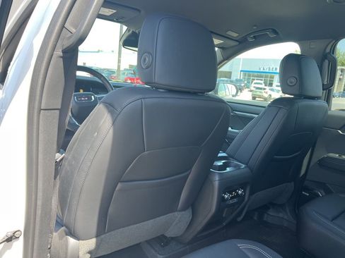 Used 2025 GMC Acadia Elevation w/ Elevation Premium Package FWD image 25