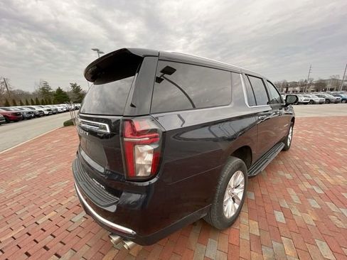 Used 2023 Chevrolet Suburban Premier AWD/4WD image 21