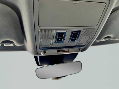 Used 2019 Jaguar XE Premium image 33