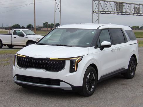 Used 2026 Kia Carnival LXS FWD image 2