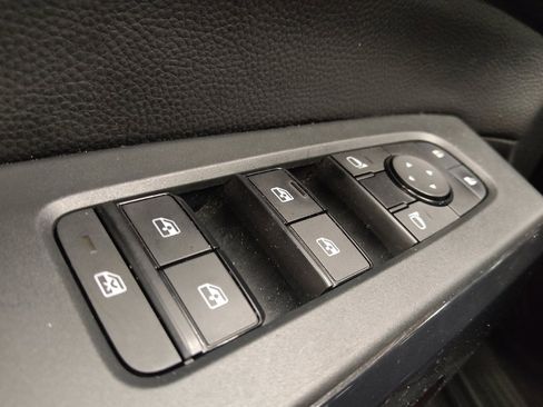 Used 2023 Nissan Pathfinder SV FWD image 27