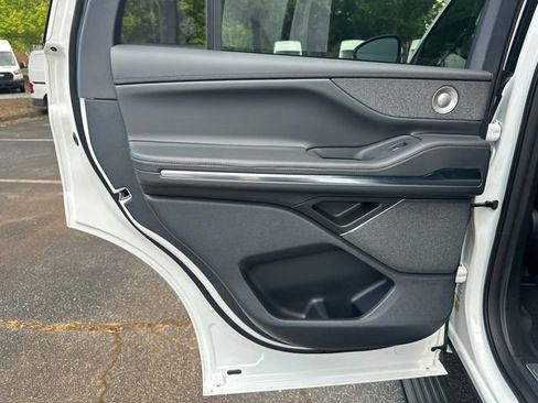 New 2026 Lincoln Navigator Reserve w/ Jet Appearance Package AWD/4WD image 21