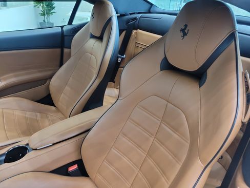Used 2017 Ferrari California T RWD image 16