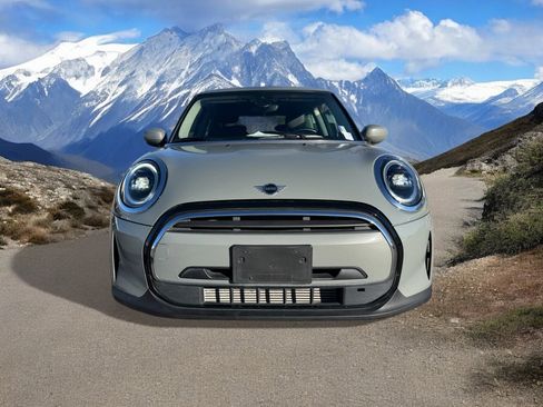 Used 2022 MINI Cooper 2-Door Hardtop image 8