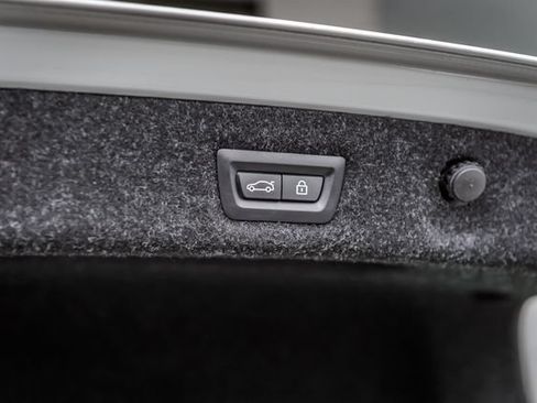 Used 2019 BMW 530i w/ Convenience Package RWD image 12