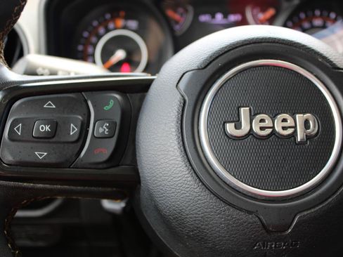 Used 2025 Jeep Gladiator Sport AWD/4WD image 18
