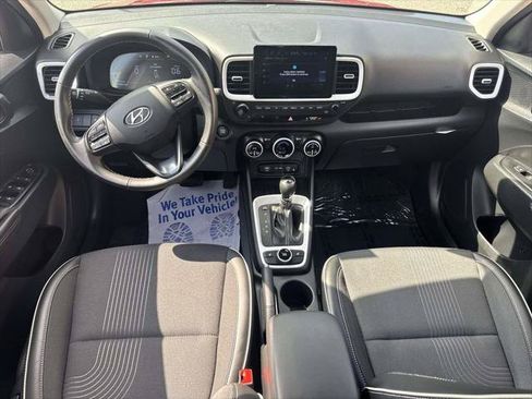 Certified 2025 Hyundai Venue Limited FWD image 12