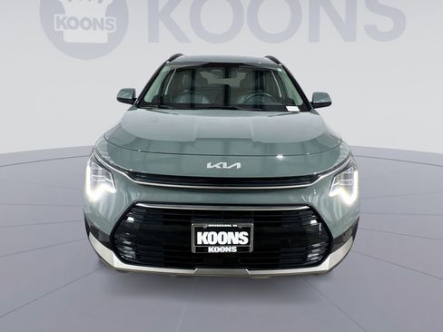Used 2023 Kia Niro SX Touring image 11
