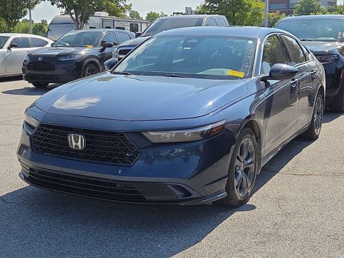 Used 2023 Honda Accord EX-L image 2