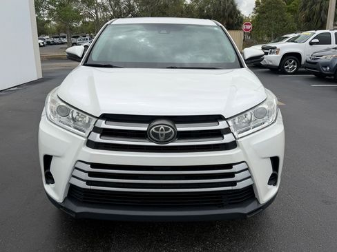Used 2017 Toyota Highlander LE image 5
