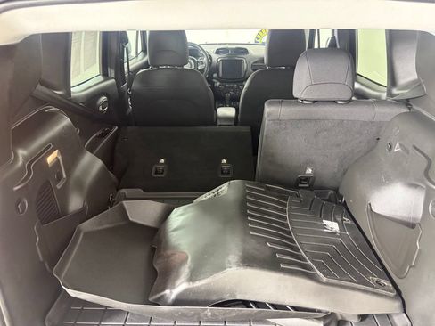 Used 2022 Jeep Renegade Latitude AWD/4WD image 21