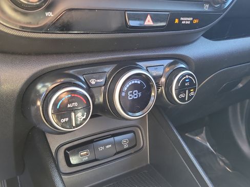 Used 2024 Hyundai Venue SEL image 23