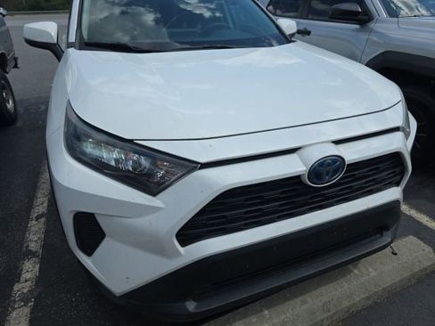 Used 2019 Toyota RAV4 LE image 12