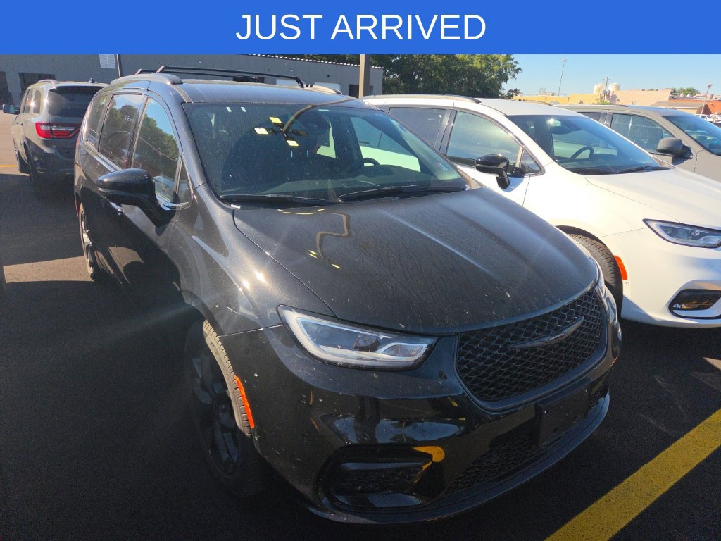 Used 2026 Chrysler Pacifica Select w/ S Appearance Package FWD image 1