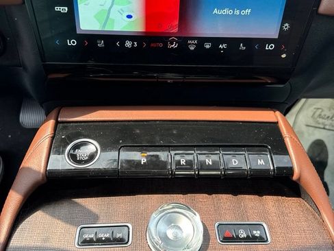 Used 2025 Lincoln Navigator Reserve AWD/4WD image 15