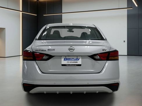 Used 2024 Nissan Altima 2.5 SV image 5