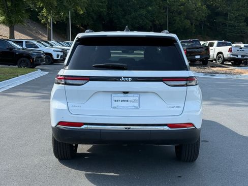 Used 2024 Jeep Grand Cherokee Limited AWD/4WD image 4