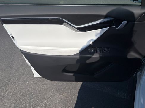 Used 2021 Tesla Model X Long Range AWD/4WD image 6