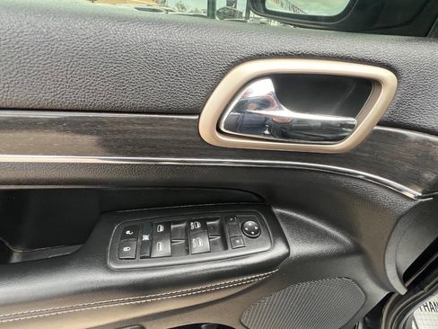 Used 2017 Jeep Grand Cherokee Limited AWD/4WD image 17