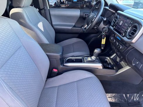 Used 2021 Toyota Tacoma SR5 AWD/4WD image 14