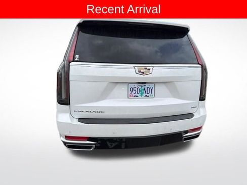 Used 2022 Cadillac Escalade Premium Luxury Platinum image 12