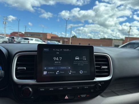 Certified 2023 Hyundai Venue SEL image 19