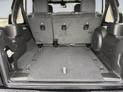 New 2025 Jeep Wrangler Unlimited Rubicon w/ Steel Bumper Group image 21