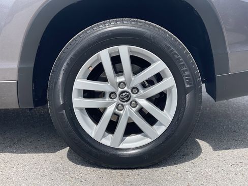 Used 2016 Toyota Highlander LE FWD image 37