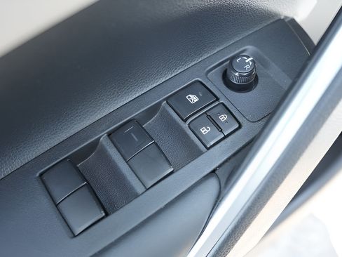 Used 2023 Toyota Corolla Cross L AWD/4WD image 19