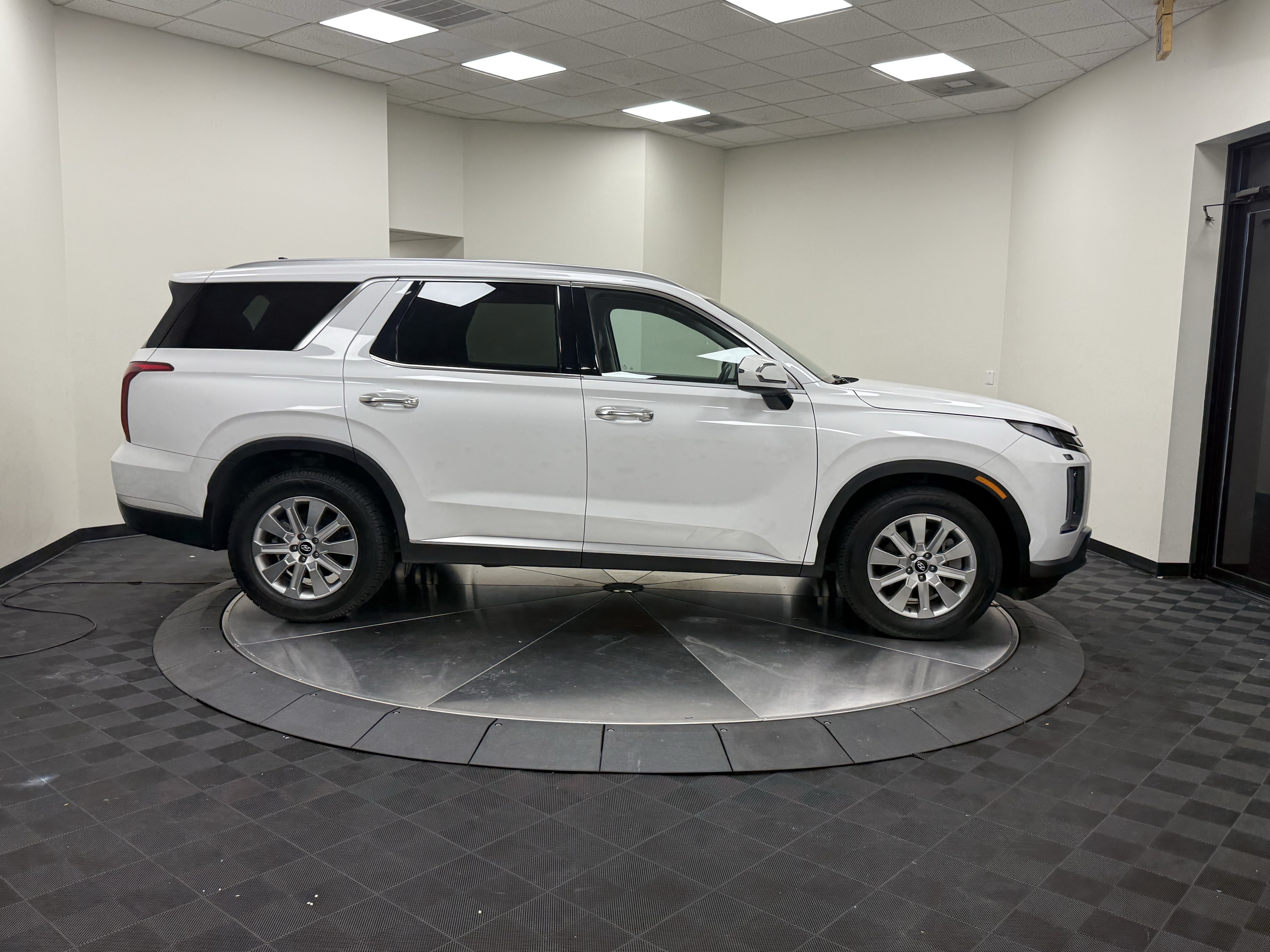 Used 2025 Hyundai Palisade SEL FWD image 8