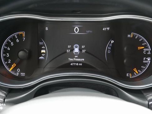 Used 2020 Jeep Grand Cherokee Overland image 29