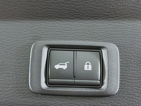 Used 2023 Mitsubishi Outlander SE image 31