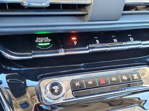 New 2025 Lincoln Corsair Reserve w/ Equipment Group 202A image 23