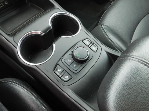 Used 2024 GMC Terrain SLT AWD/4WD image 20
