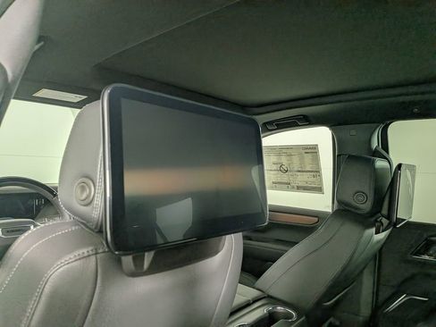 New 2026 GMC Yukon XL Denali w/ Denali Reserve Package image 32