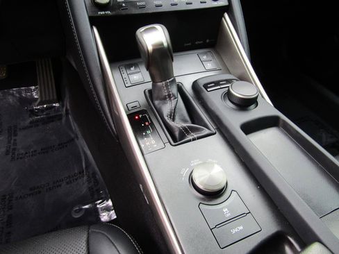 Used 2017 Lexus IS 200t image 20