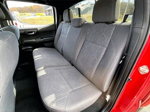 Used 2017 Toyota Tacoma TRD Sport image 19