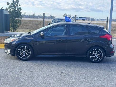 Used 2015 Ford Focus SE w/ SE Sport Package image 4