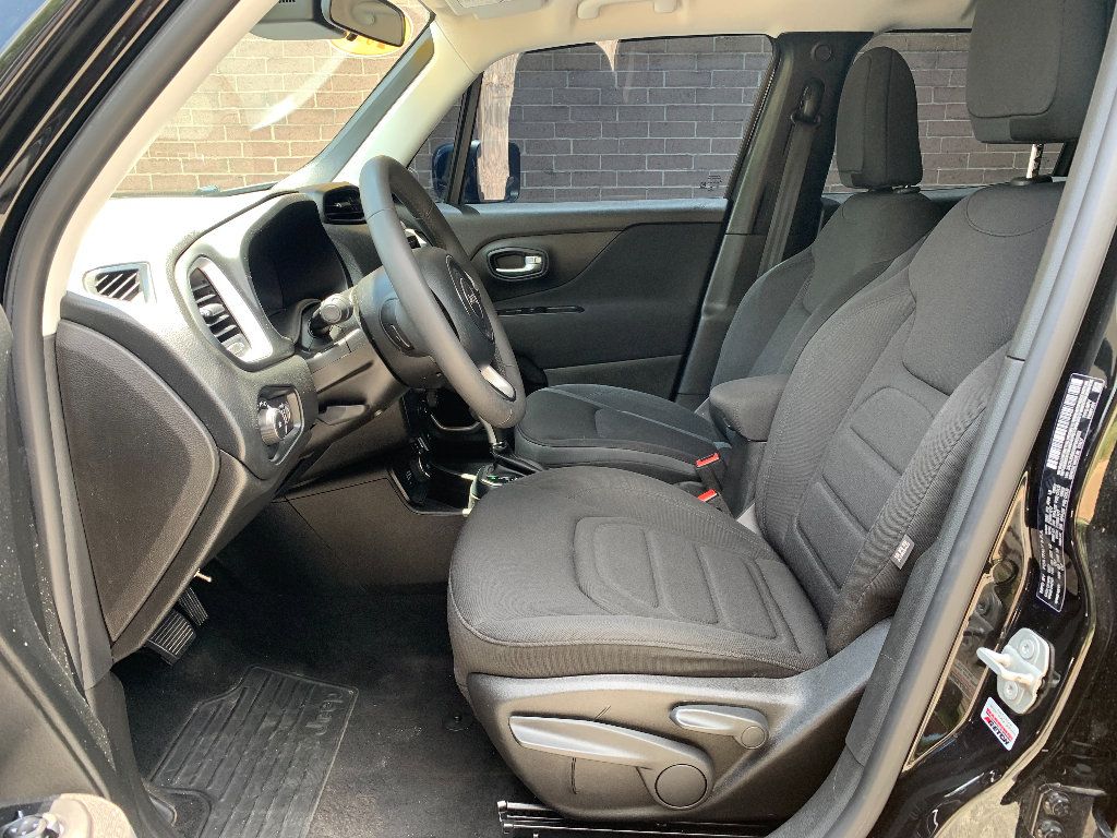 Used 2021 Jeep Renegade Latitude AWD/4WD image 31