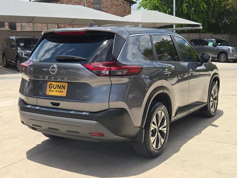 Used 2023 Nissan Rogue SV FWD image 3