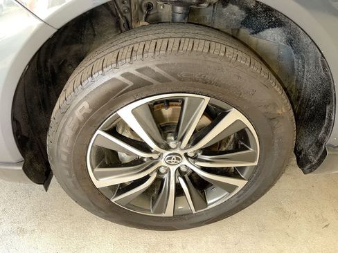 Used 2024 Toyota Venza LE AWD/4WD image 10