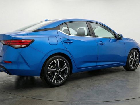 Used 2025 Nissan Sentra SV image 7