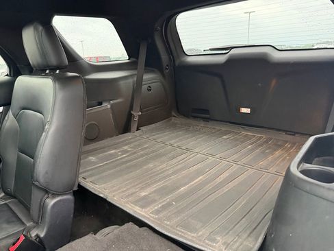 Used 2016 Ford Explorer XLT w/ Equipment Group 202A AWD/4WD image 11
