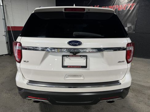 Used 2018 Ford Explorer XLT w/ Equipment Group 202A image 4