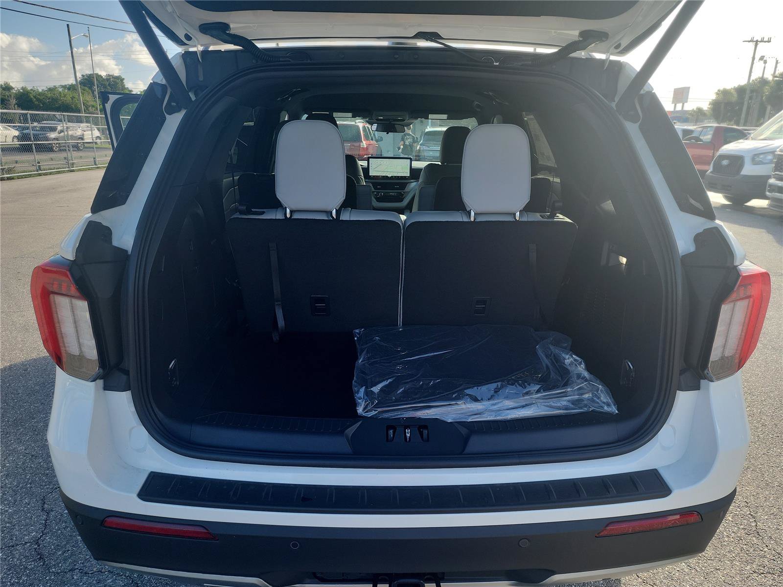 New 2027 Ford Explorer Active w/ Active Comfort Package RWD image 17