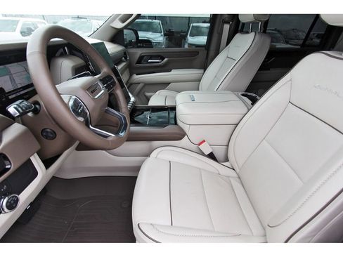 Used 2025 GMC Yukon XL Denali w/ Sun & Power Step Package image 6